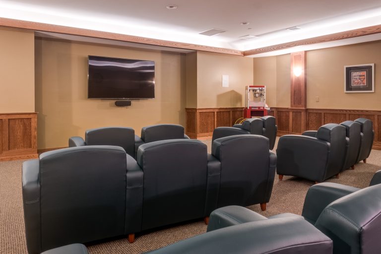 Hartland Senior Living at Heritage! Book a Tour in Lake Country!