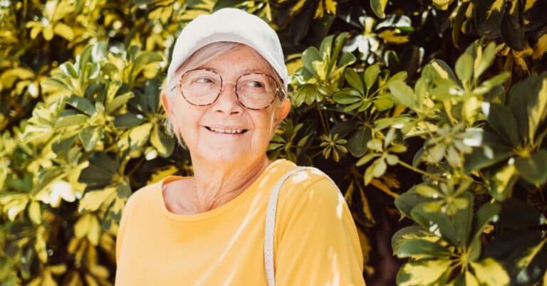 Noticing Changes in Mom this Summer? How Assisted Living Can Help 1 assisted living