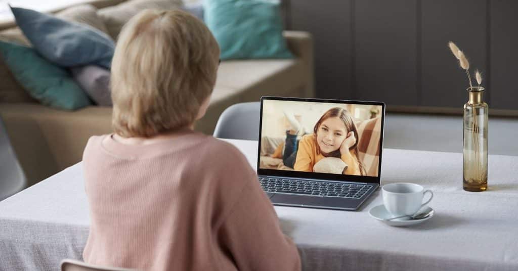 How to Stay Connected with Grandparents Getting Alzheimer's Support from Miles Away 2 Alzheimer's support