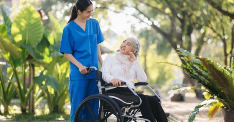 Assisted Living vs Memory Care: What Families Need to Know Before Deciding 7 assisted living vs memory care