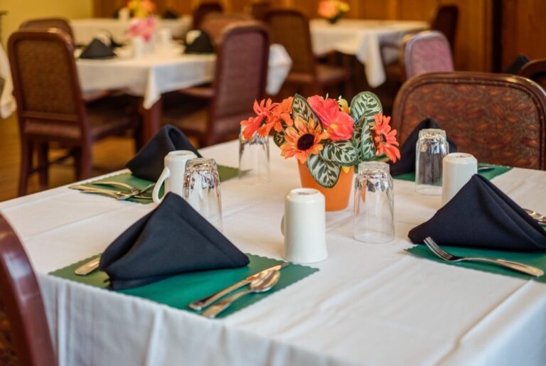 Table-Closeup-Flowers-Waukesha